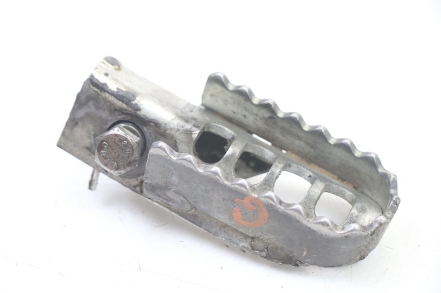 photo de VOETSTEUN VOOR LINKS VOORAN DERBI SENDA SM DRD X-TREME 50 (2011 - 2017) - Zoom op gebruiksstaat