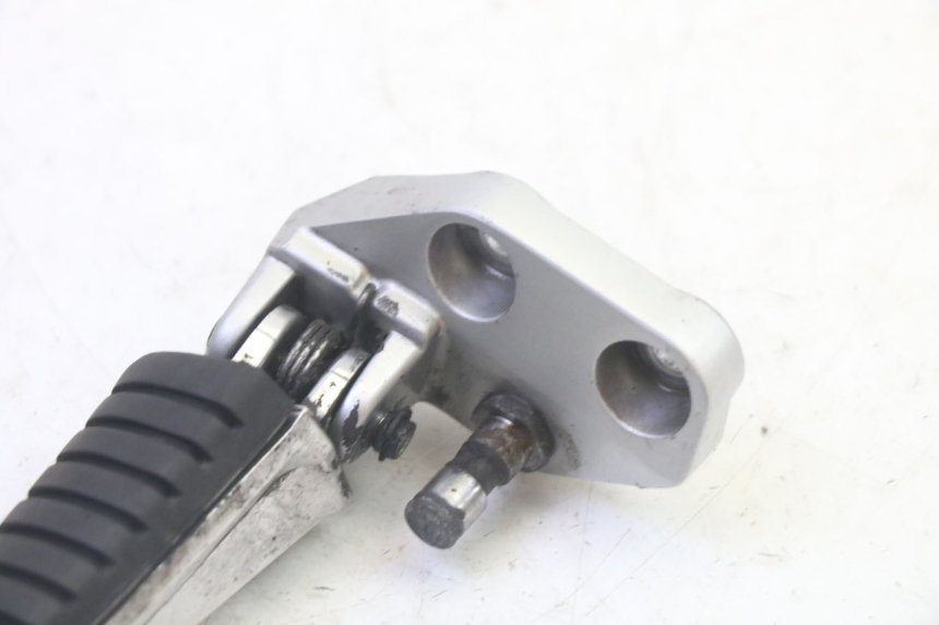 photo de VOETSTEUN VOOR LINKS VOORZIJDE SUZUKI DL V STROM 1000 (2002 - 2007) - Zoom op gebruiksstaat