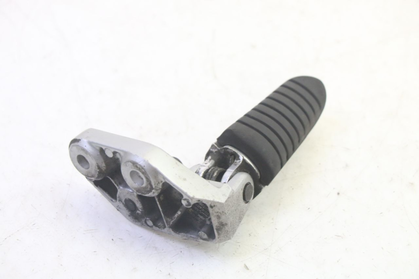 photo de VOETSTEUN VOOR LINKS VOORZIJDE SUZUKI DL V STROM 1000 (2002 - 2007) - Technische close-up