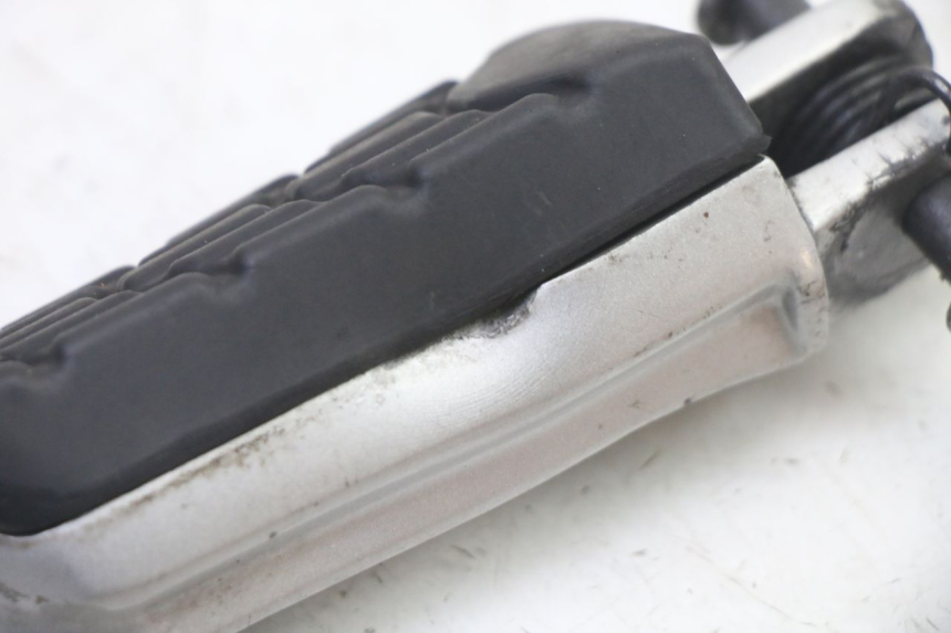 photo de VOETSTEUN VOOR LINKS BMW G310 R 310 (2016 - 2020) - Detail van het onderdeel