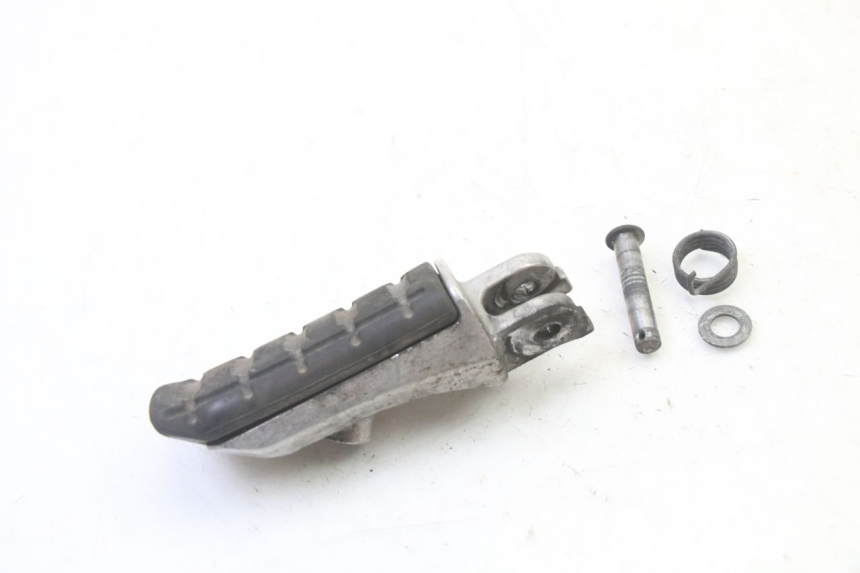 photo de VOETSTEUN VOOR LINKS VOORAN HONDA NTV DEAUVILLE 650 (2001 - 2006) - Detail van het onderdeel