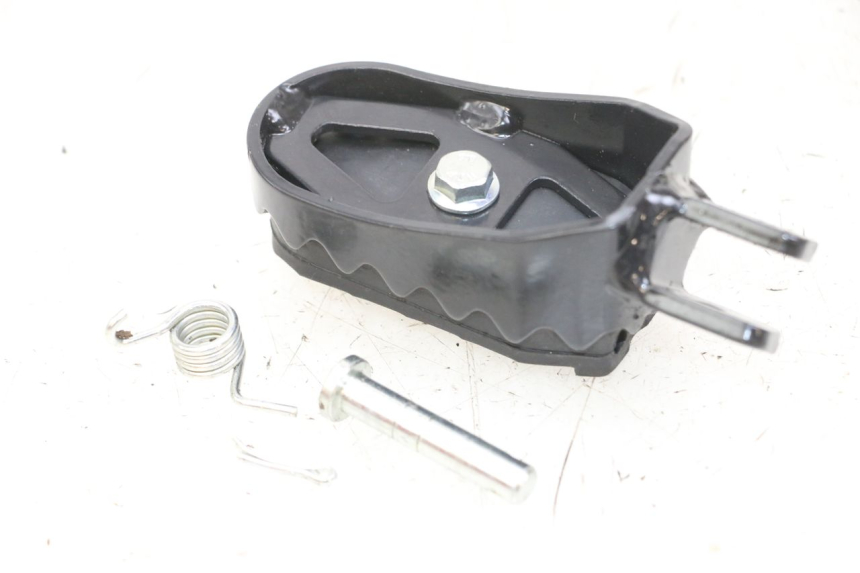 photo de VOETSTEUN VOOR LINKS ROYAL ENFIELD SCRAM 411 (2022 - 2024) - Detail van het onderdeel
