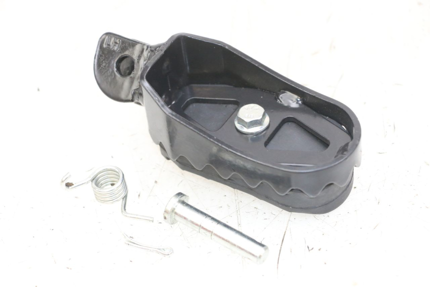 photo de VOETSTEUN VOOR LINKS ROYAL ENFIELD SCRAM 411 (2022 - 2024) - Zoom op gebruiksstaat