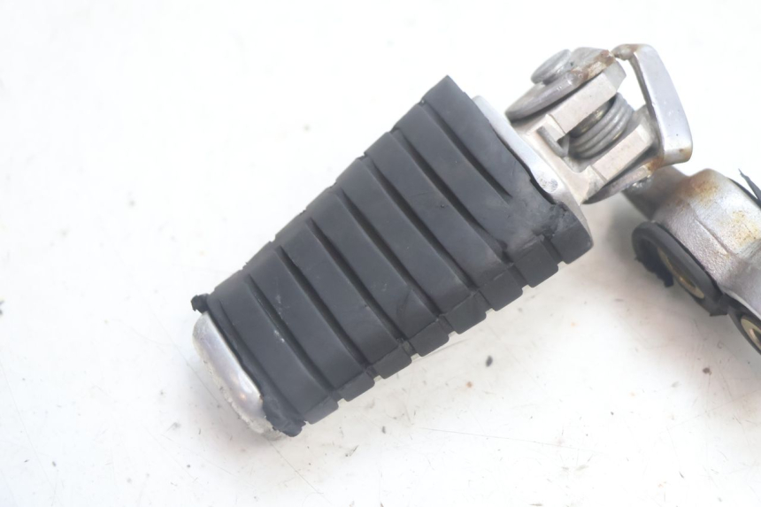 photo de VOETSTEUN VOOR LINKS VOORAN YAMAHA XV VIRAGO 535 (1988 - 2004) - Detail van het onderdeel
