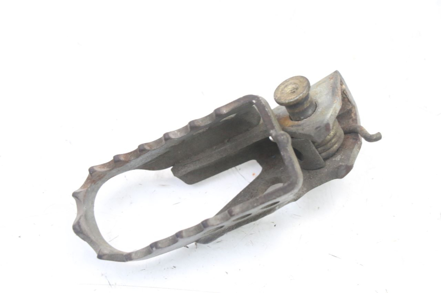 photo de VOETSTEUN VOOR LINKS YAMAHA TTR 125 (2000 - 2020) - Detail van het onderdeel