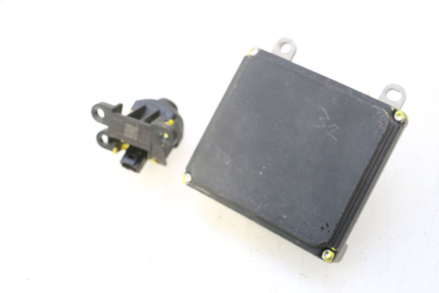 photo de ACHTERUITRIJCAMERA PIAGGIO MP3 HPE 530 (2022 - 2026) - Detail van het onderdeel