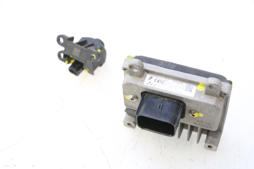 photo de ACHTERUITRIJCAMERA PIAGGIO MP3 HPE 530 (2022 - 2026) - Andere kijkhoek