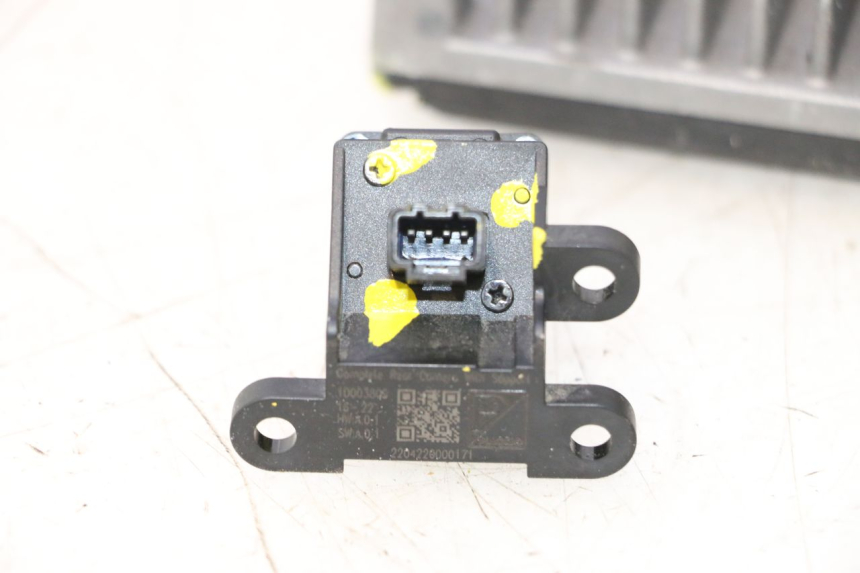 photo de ACHTERUITRIJCAMERA PIAGGIO MP3 HPE 530 (2022 - 2026) - Bevestigingspunten