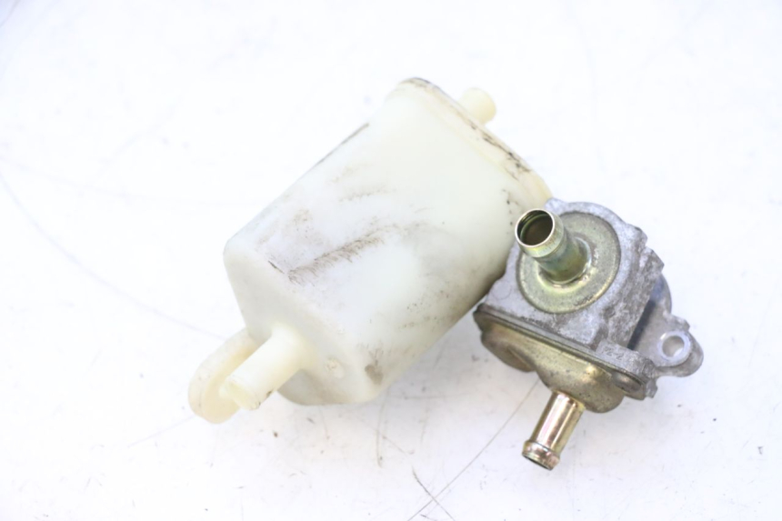 photo de CANISTER YAMAHA YP MAJESTY 125 (2002 - 2006) - Detail van het onderdeel