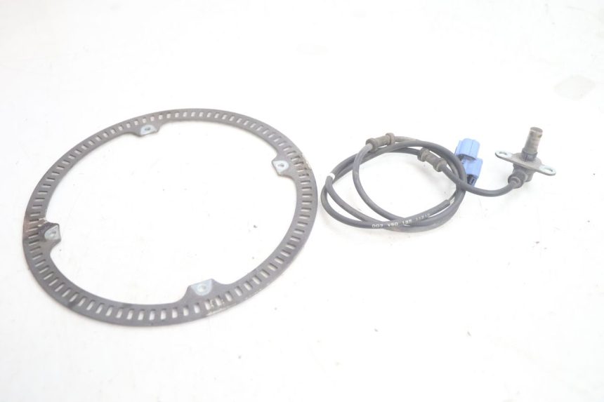 photo de ACHTERSTE ABS-SENSOR SUZUKI BURGMAN EXECUTIVE ABS 650 (2006 - 2012) - Detail van het onderdeel