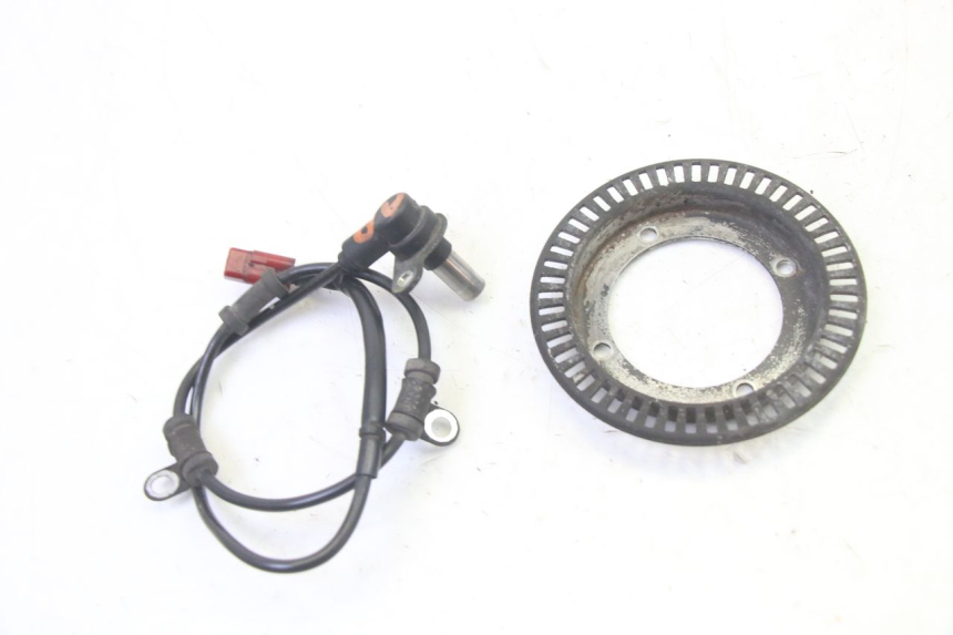 photo de ACHTERSTE ABS-SENSOR HONDA FES S-WING SWING ABS 125 (2007 - 2015) - Detail van het onderdeel