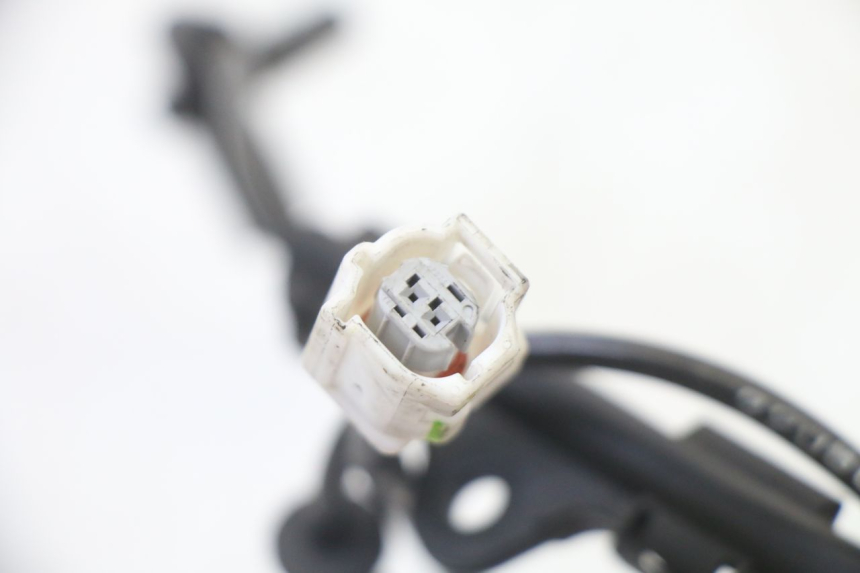 photo de ACHTERSTE ABS-SENSOR YAMAHA XMAX X-MAX 125 (2021 - 2025) - Bevestigingspunten