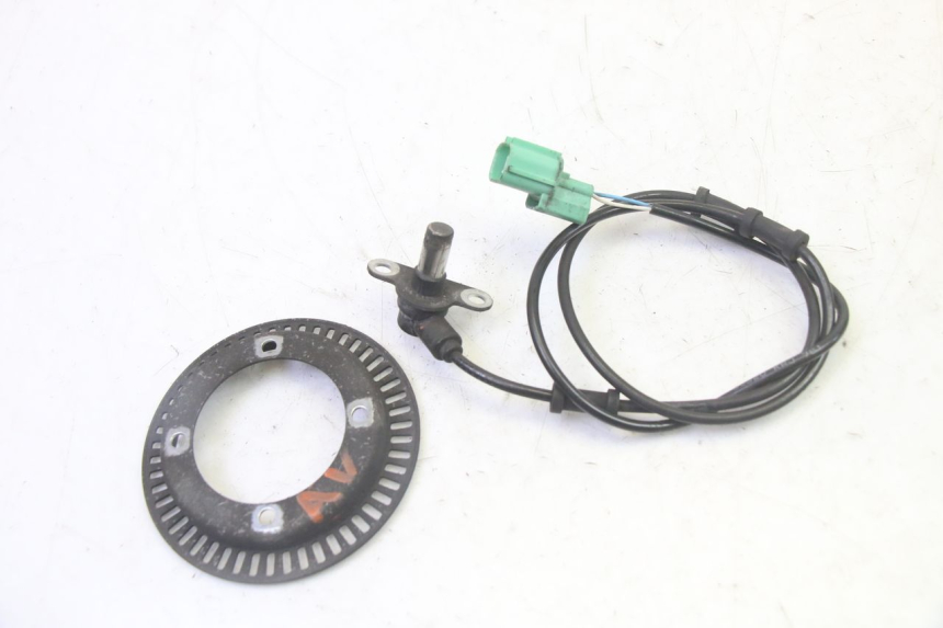 photo de VOORSTE ABS-SENSOR HONDA FES S-WING SWING ABS 125 (2007 - 2015) - Andere kijkhoek