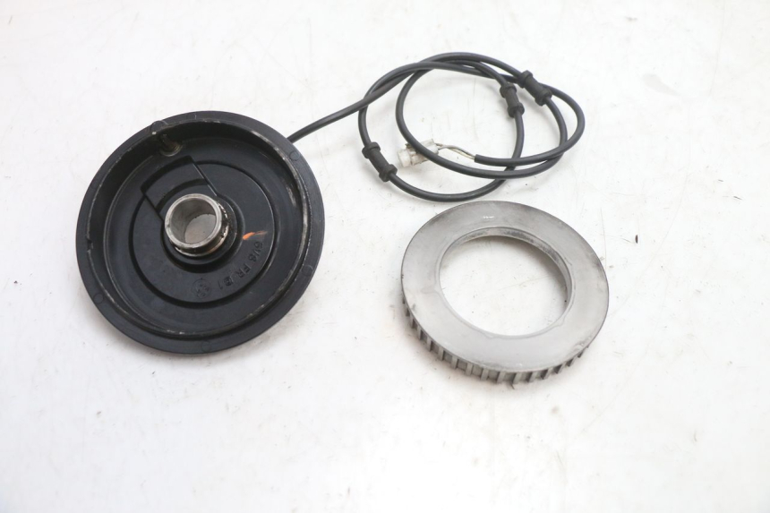 photo de VOORSTE ABS-SENSOR YAMAHA FJR 1300 (2001 - 2005) - Detail van het onderdeel