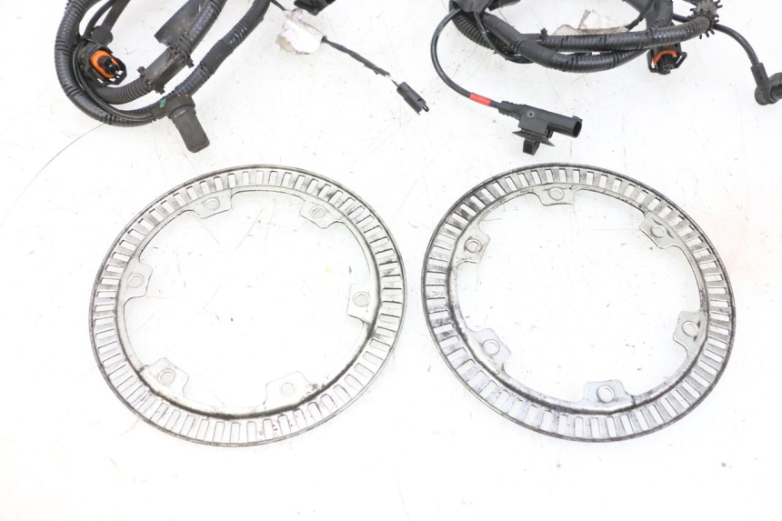 photo de VOORSTE ABS-SENSOR PIAGGIO MP3 HPE 300 (2019 - 2026) - Kenmerkende details