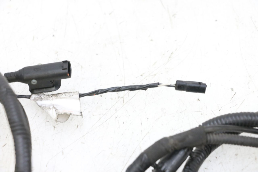 photo de VOORSTE ABS-SENSOR PIAGGIO MP3 HPE 300 (2019 - 2026) - Bevestigingspunten