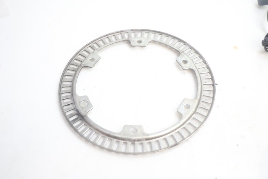 photo de VOORSTE ABS-SENSOR PIAGGIO MP3 HPE 530 (2022 - 2026) - Technische close-up
