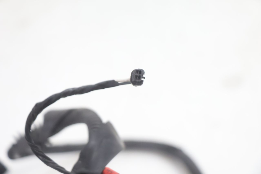 photo de VOORSTE ABS-SENSOR PIAGGIO MP3 HPE 530 (2022 - 2026) - Markeringen en referenties