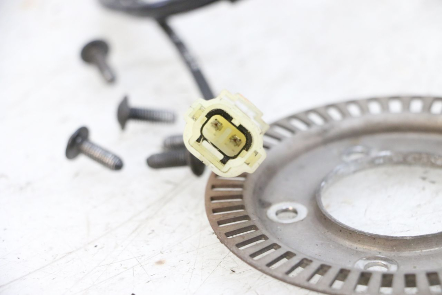 photo de VOORSTE ABS-SENSOR PEUGEOT SATELIS 125 (2013 - 2018) - Zoom op gebruiksstaat