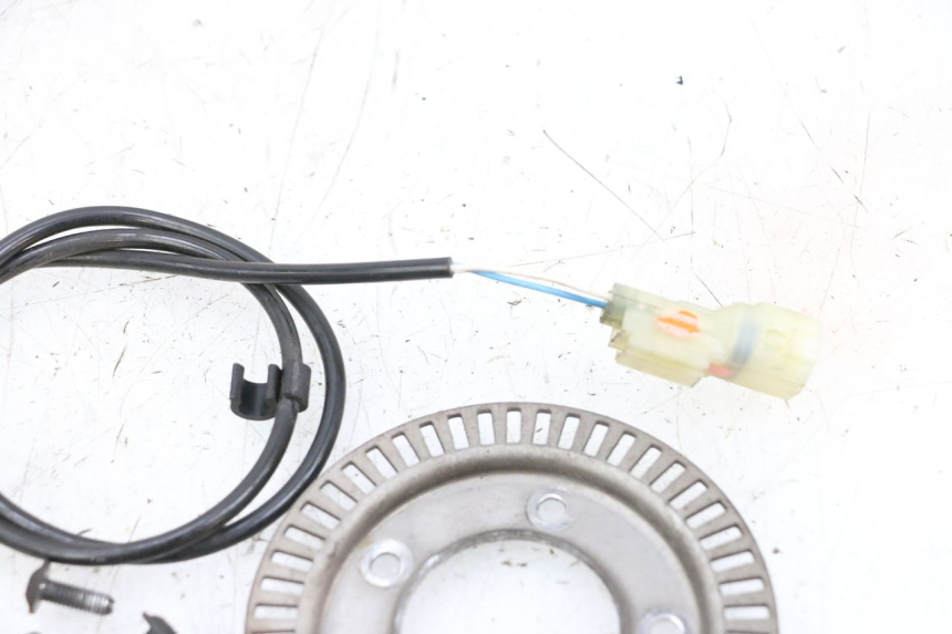 photo de VOORSTE ABS-SENSOR PEUGEOT SATELIS 125 (2013 - 2018) - Andere kijkhoek