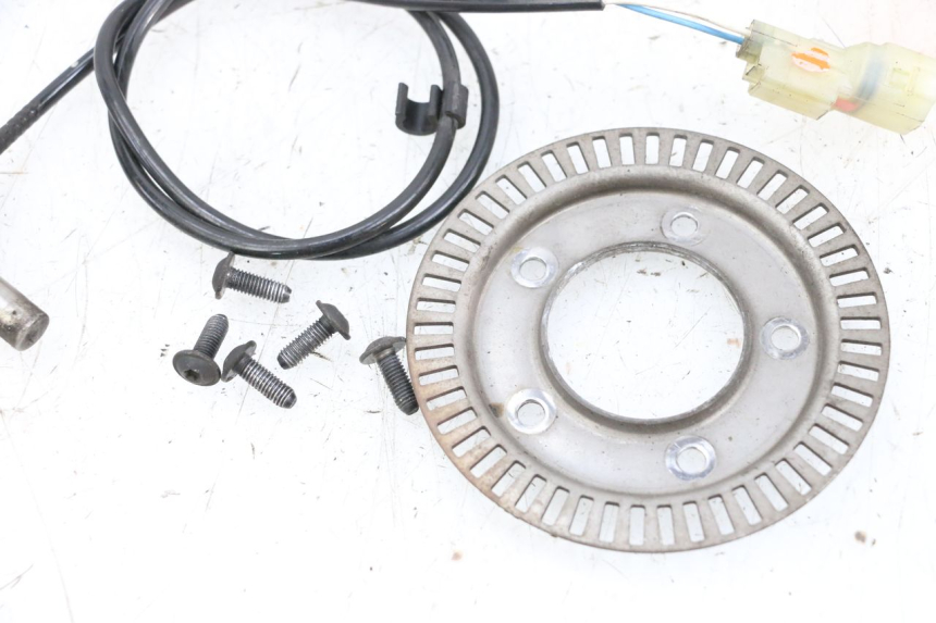 photo de VOORSTE ABS-SENSOR PEUGEOT SATELIS 125 (2013 - 2018) - Technische close-up