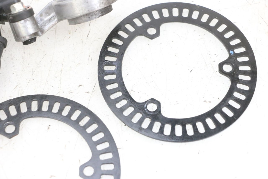 photo de VOORSTE ABS-SENSOR YAMAHA TRICITY 300 (2020 - 2024) - Bevestigingspunten