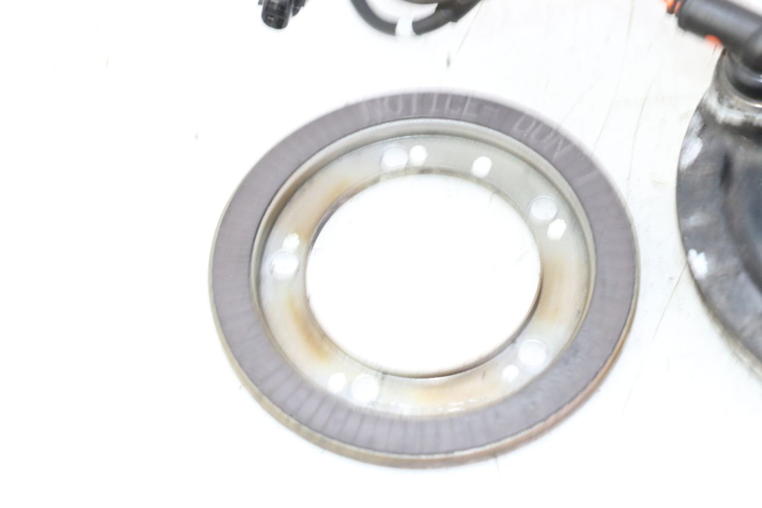 photo de VOORSTE ABS-SENSOR YAMAHA X-MAX XMAX 125 (2010 - 2013) - Bevestigingspunten