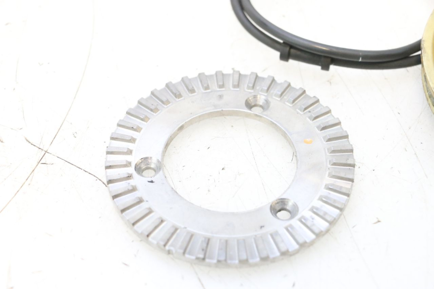 photo de VOORSTE ABS-SENSOR YAMAHA XP T-MAX ABS 500 (2005 - 2005) - Detail van het onderdeel