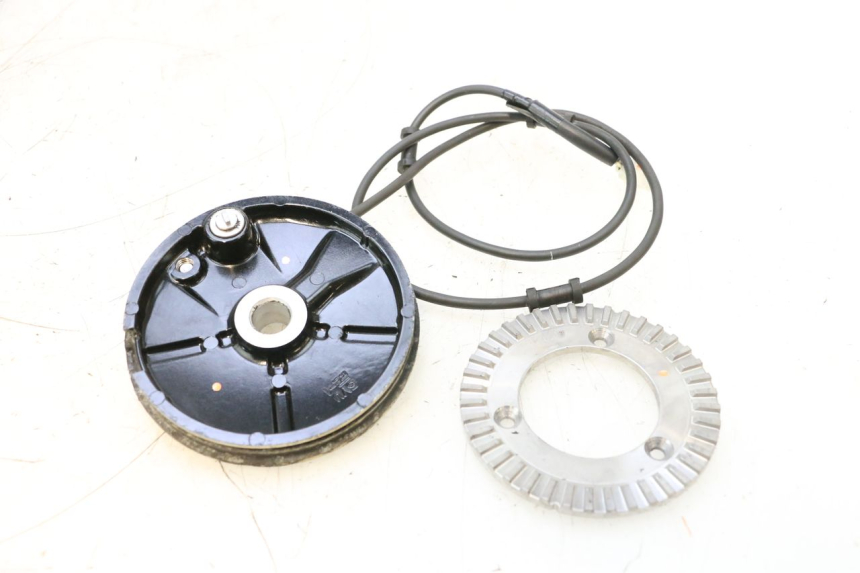 photo de VOORSTE ABS-SENSOR YAMAHA XP T-MAX ABS 500 (2005 - 2005) - Bevestigingspunten