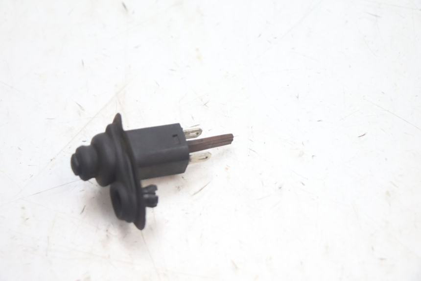 photo de SENSOR VOOR KOFFERRUIMTOPENING GILERA GP 800 (2007 - 2013) - Zoom op gebruiksstaat