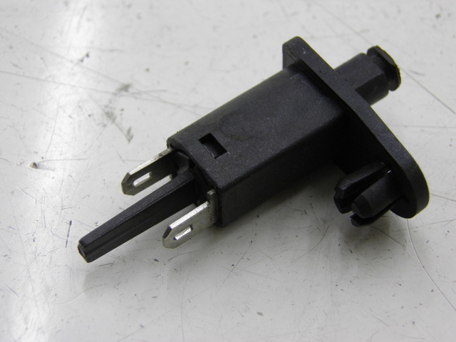 photo de KOFFERRUIMTESENSOR PIAGGIO BEVERLY 125 (1998 - 2005) - Detail van het onderdeel