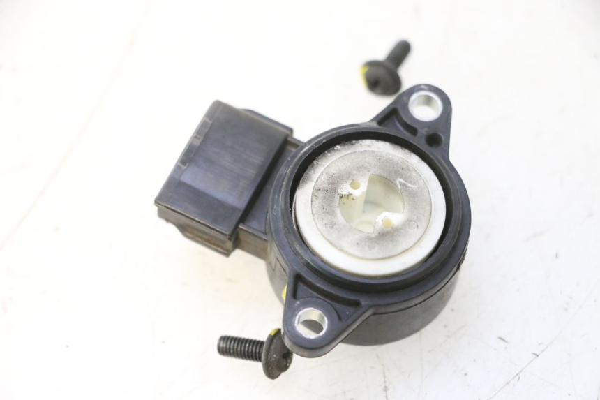photo de TPS-sensor SUZUKI BURGMAN 125 (2007 - 2014) - Zoom op gebruiksstaat