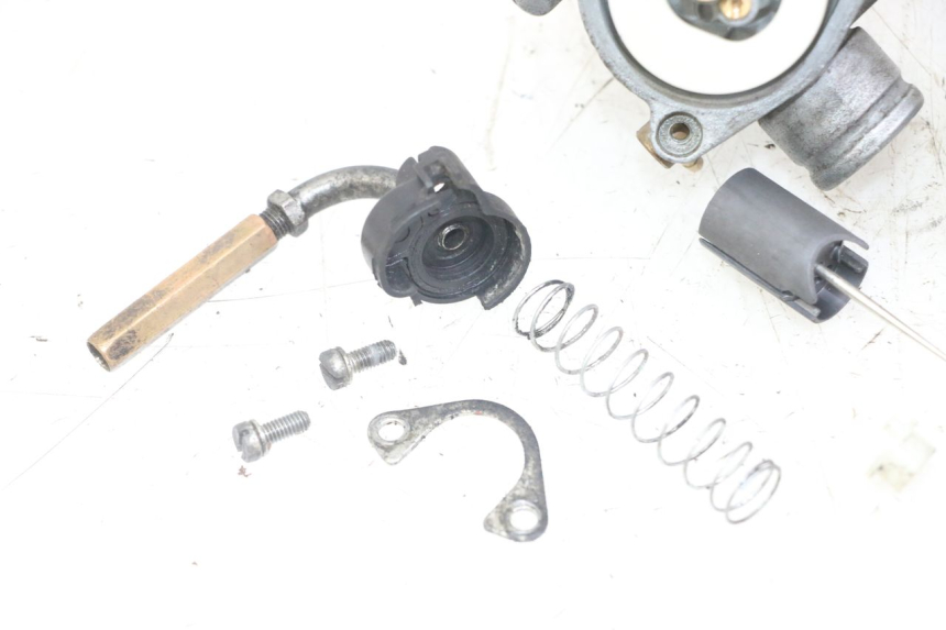 photo de VERGASER MBK BOOSTER SPIRIT NAKED 50 (2004 - 2017) - Kenmerkende details