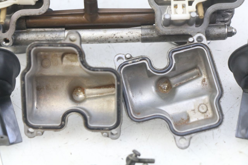 photo de VERGASER HONDA CBF 500 (2004 - 2007) - Profielaanzicht