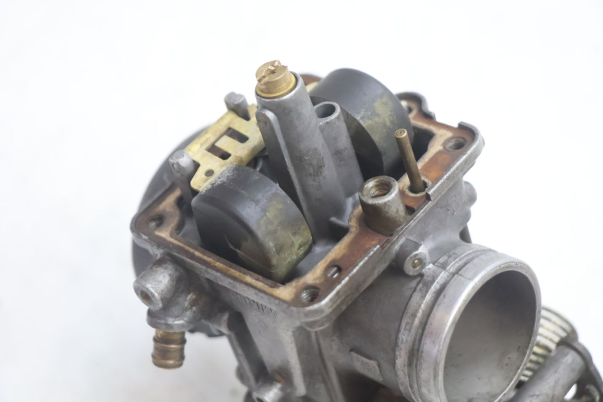 photo de CARBURATEUR SUZUKI DR S 600 (1985 - 1989) - Zoom op componenten