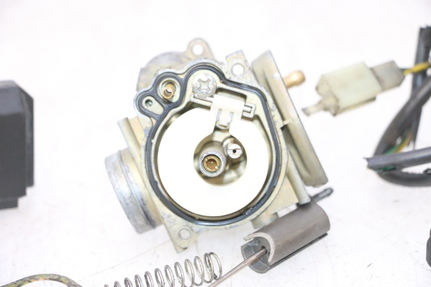 photo de VERGASER PEUGEOT ELYSTAR 50 (2002 - 2014) - Visuele inspectie