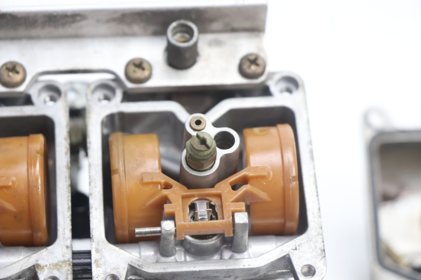 photo de CARBURATEUR KAWASAKI GPX F ZX750F 750 (1986 - 1990) - Zoom op componenten