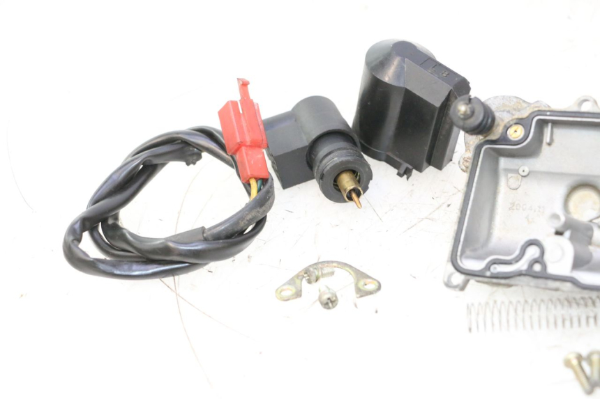 photo de CARBURATEUR BAOTIAN HUASHA HS50QT-7 50 - Zoom op componenten