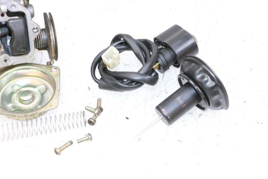 photo de VERGASER PEUGEOT KISBEE 4T 50 (2010 - 2017) - Kenmerkende details