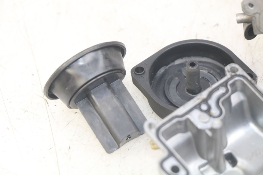 photo de VERGASER SUZUKI UH BURGMAN 125 (2002 - 2006) - Detailaanzicht