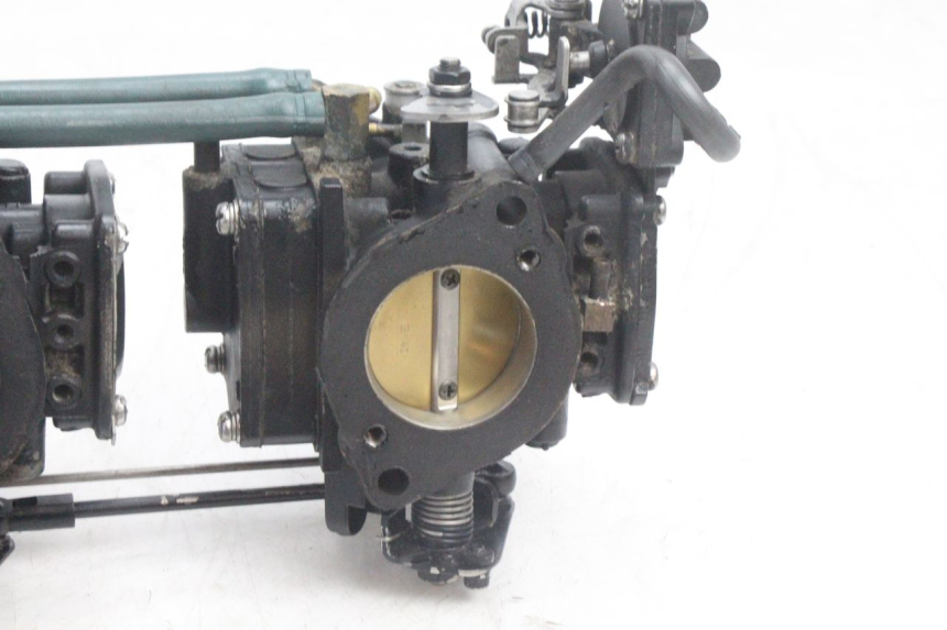 photo de CARBURATEUR YAMAHA WAVE RUNNER GP R 1200 (2000 - 2003) - Detail van het onderdeel