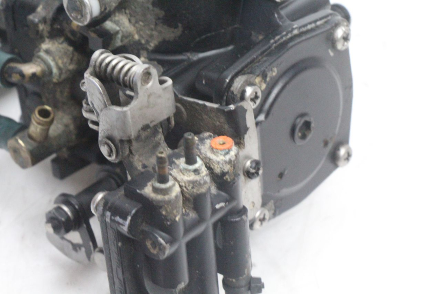 photo de CARBURATEUR YAMAHA WAVE RUNNER GP R 1200 (2000 - 2003) - Zoom op componenten