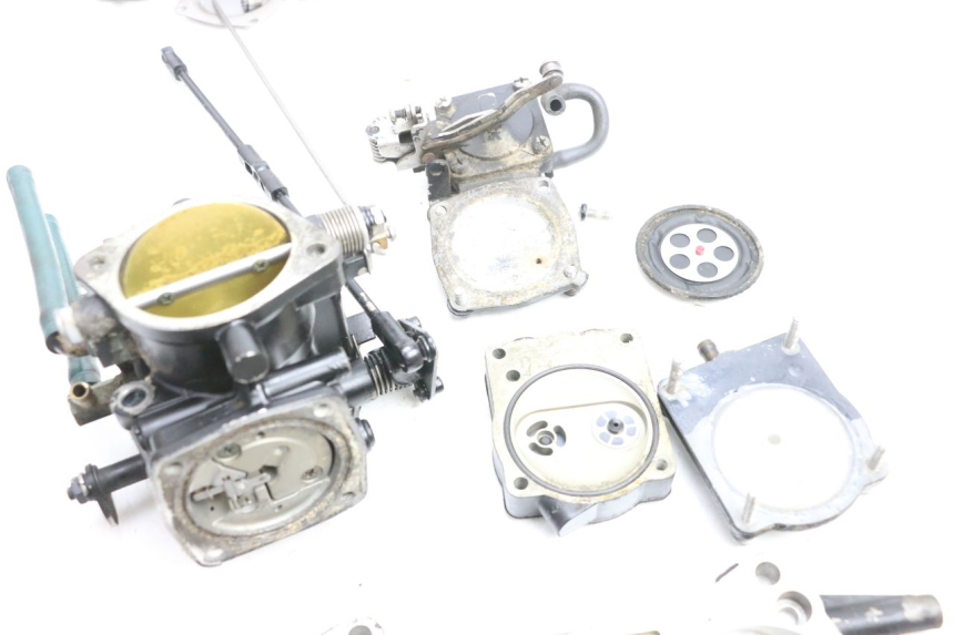 photo de CARBURATEUR YAMAHA WAVE RUNNER GP R 1200 (2000 - 2003) - Alternatieve hoek