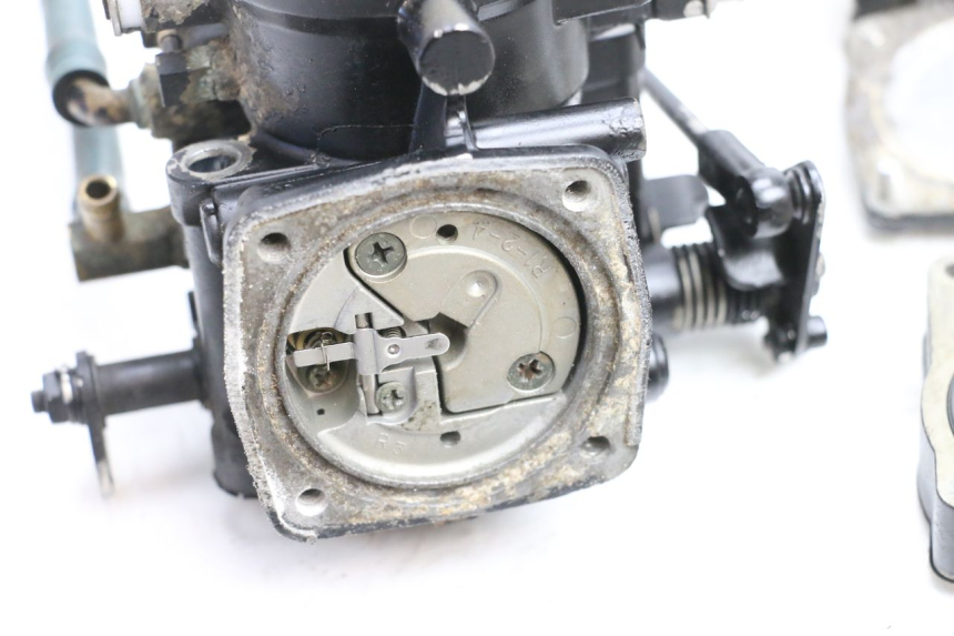 photo de CARBURATEUR YAMAHA WAVE RUNNER GP R 1200 (2000 - 2003) - Zoom op kwaliteit
