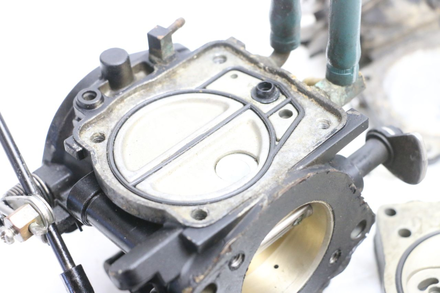 photo de CARBURATEUR YAMAHA WAVE RUNNER GP R 1200 (2000 - 2003) - Profielaanzicht