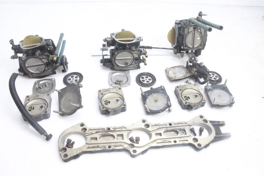 photo de CARBURATEUR YAMAHA WAVE RUNNER GP R 1200 (2000 - 2003) - Zoom op gebruiksstaat