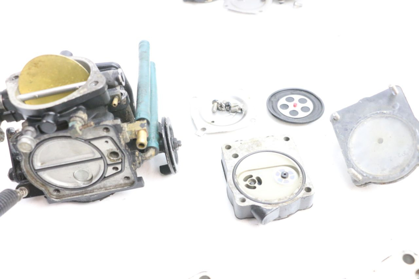 photo de CARBURATEUR YAMAHA WAVE RUNNER GP R 1200 (2000 - 2003) - Zoom op gebruiksstaat