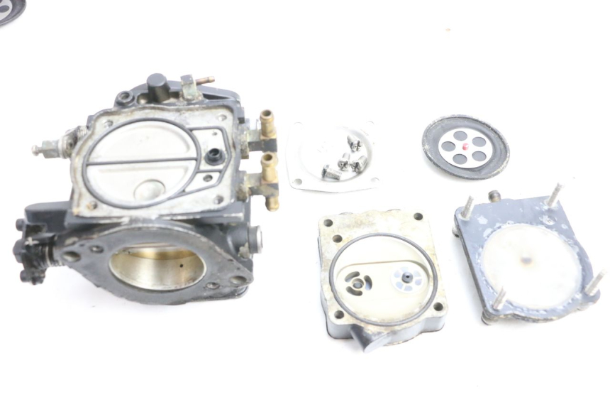 photo de CARBURATEUR YAMAHA WAVE RUNNER GP R 1200 (2000 - 2003) - Staat van het oppervlak