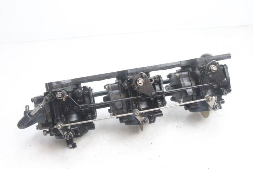 photo de CARBURATEUR YAMAHA WAVE RUNNER GP R 1200 (2000 - 2003) - Andere kijkhoek
