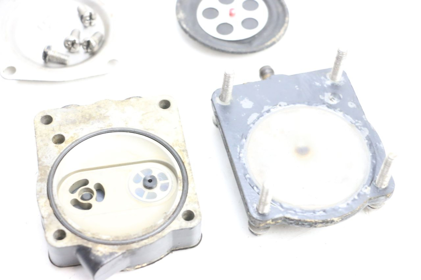 photo de CARBURATEUR YAMAHA WAVE RUNNER GP R 1200 (2000 - 2003) - Kenmerkende details